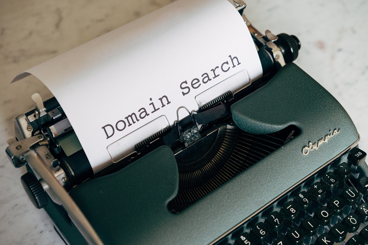 Do I Still Need a Business Website If Most Customers Find Me on Facebook and Instagram? — blog_pixabay_5243252