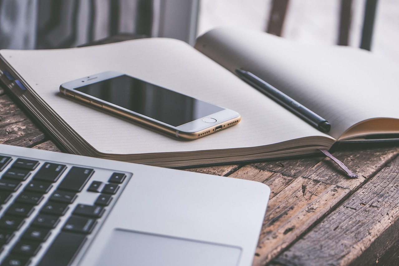What Is a Fair Way to Compare Monthly Website Plans Versus Paying a Big Project Fee Up Front — blog_pixabay_2846221