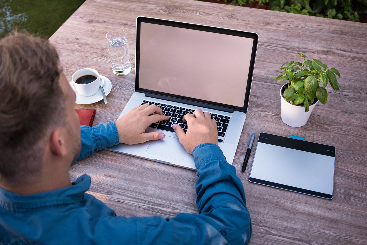 What Is the Difference Between a Pretty Website and a Website That Sells — blog_pixabay_2452808