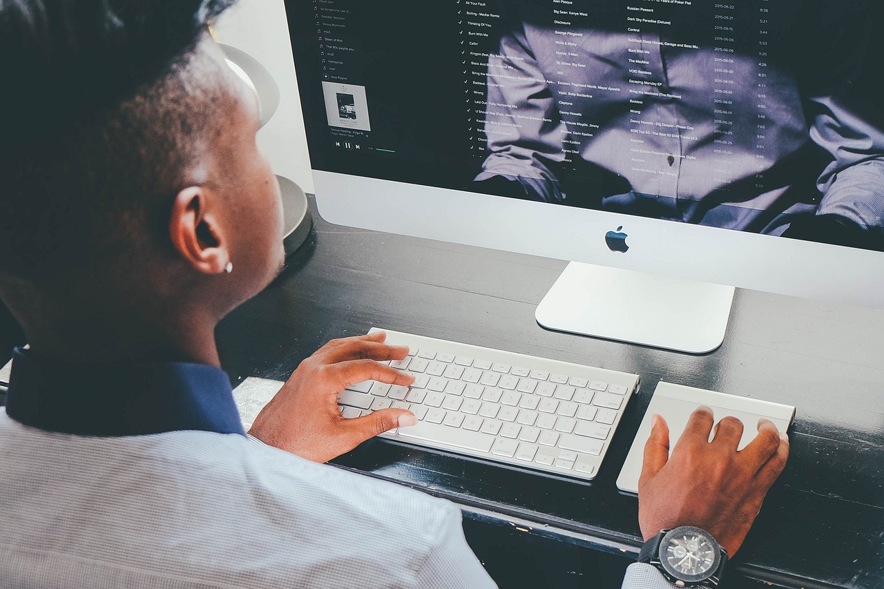 What Website Features Actually Increase Quote Form Submissions for Local Service Businesses — blog_pixabay_1185569