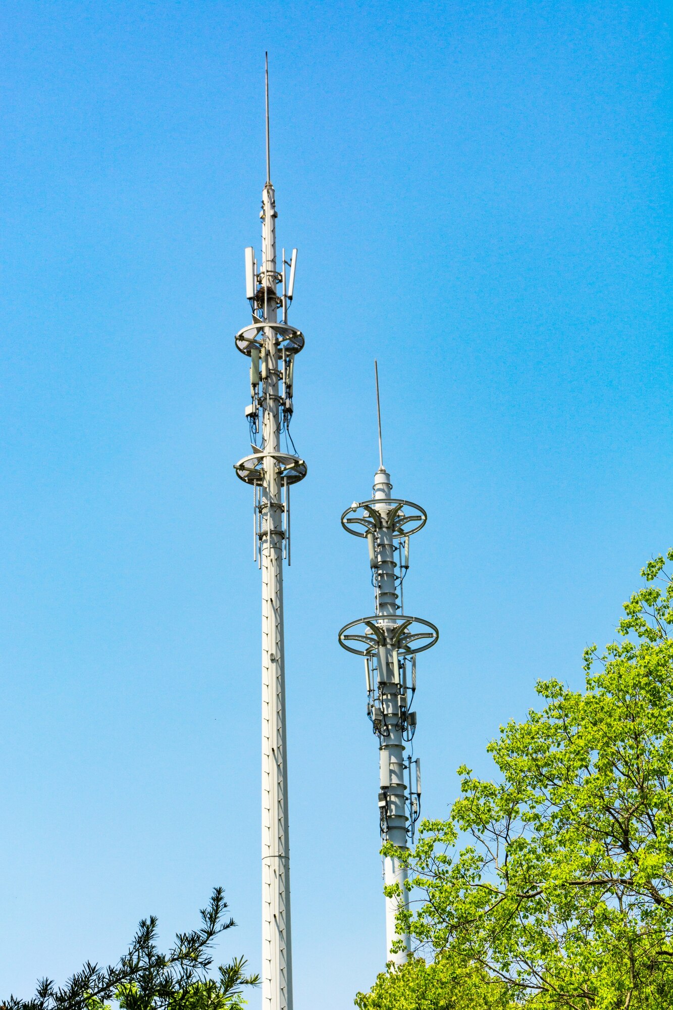 Telecommunications antennas and urban wireless infrastructure
